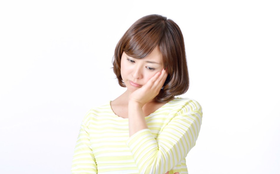 gahagの悩む女性