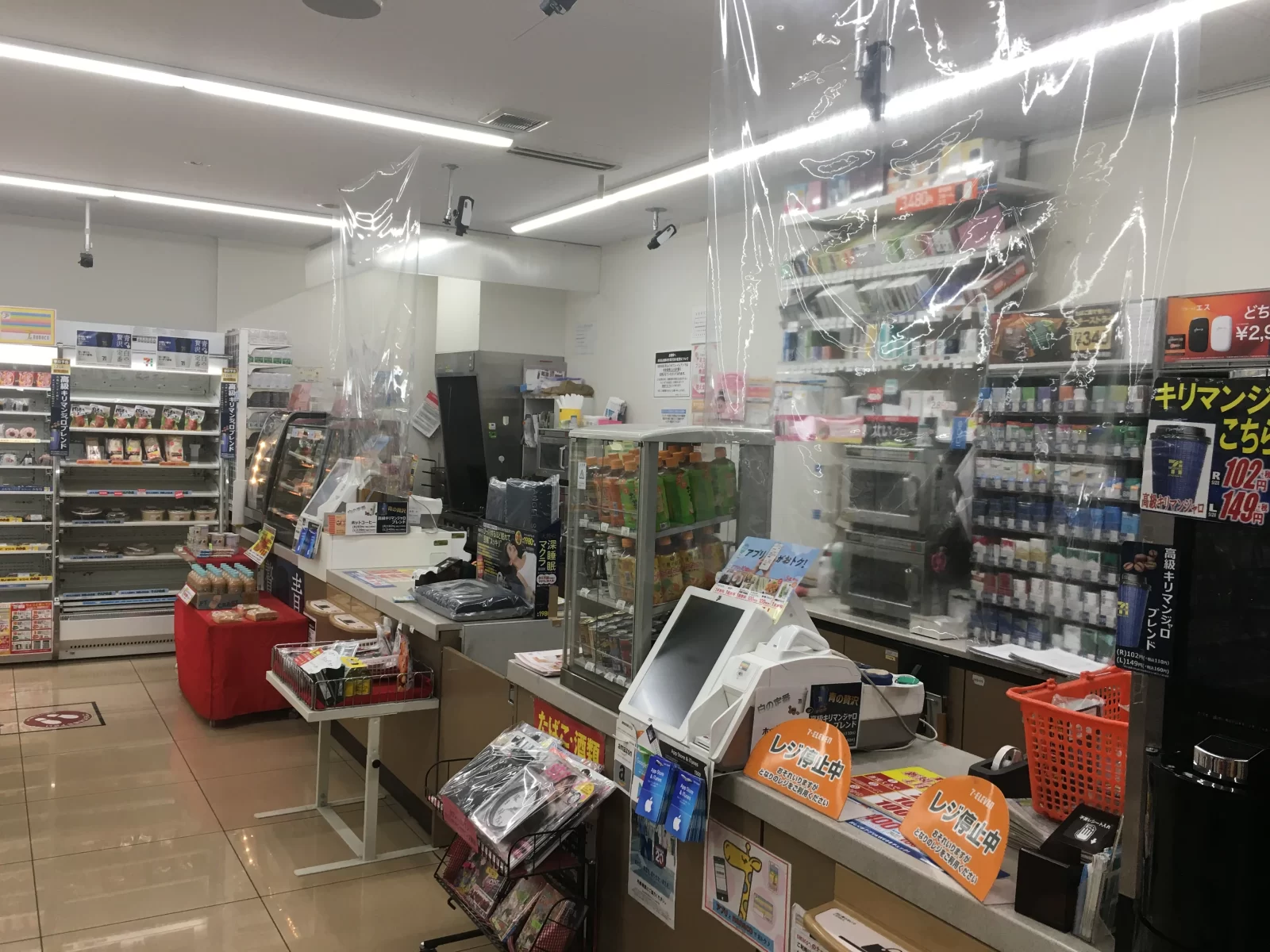 別班饅頭のコンビニの店内の雰囲気