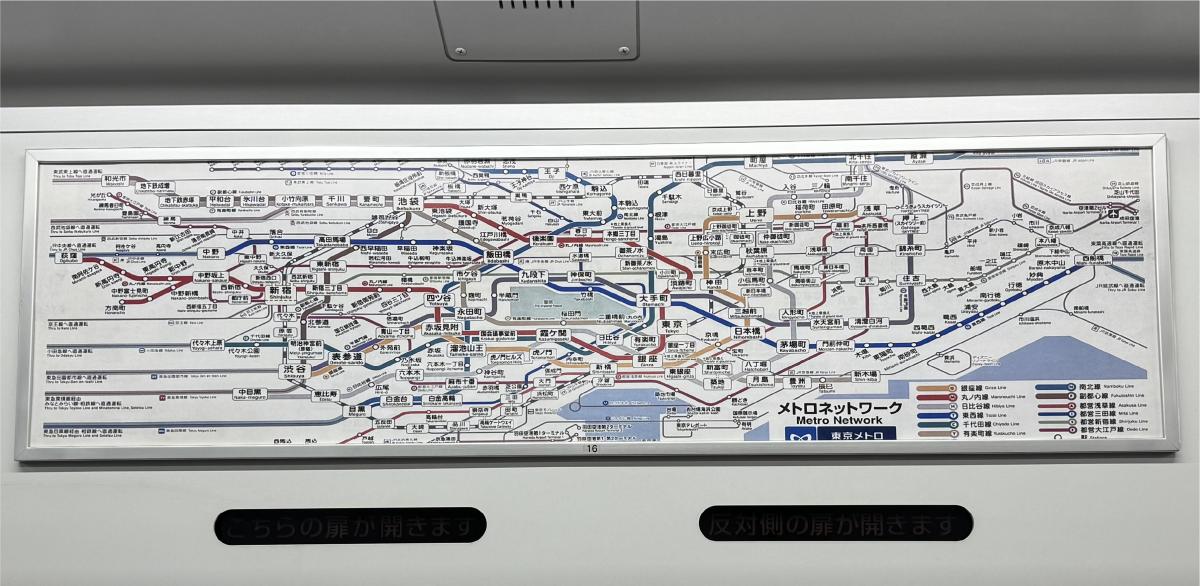 VIVANTのメトロネットワーク、東京メトロの文字がある車内の路線図